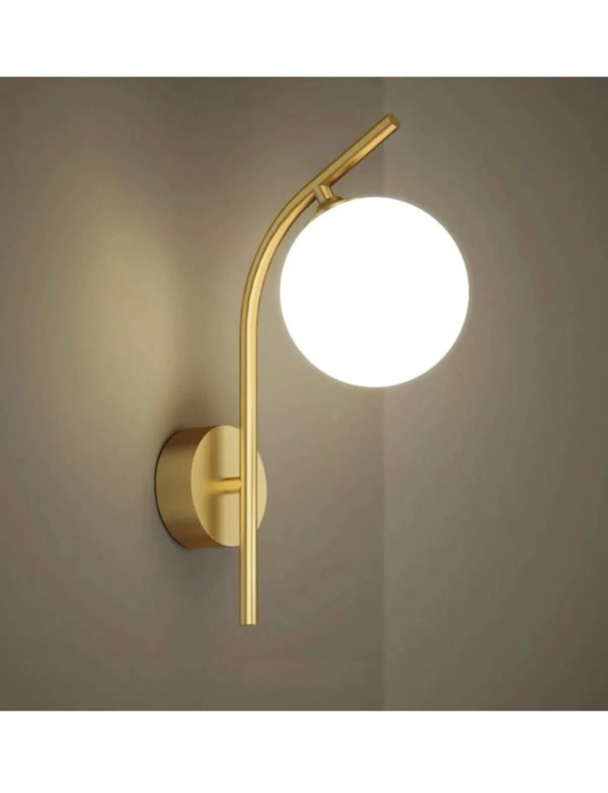 Modern Duvar Apliği - Kavisli Kol Küre Camlı Duy'lu Model