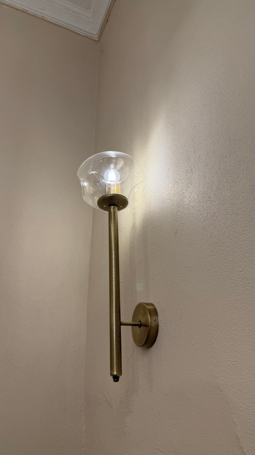 Modern ince formlu duvar apliği