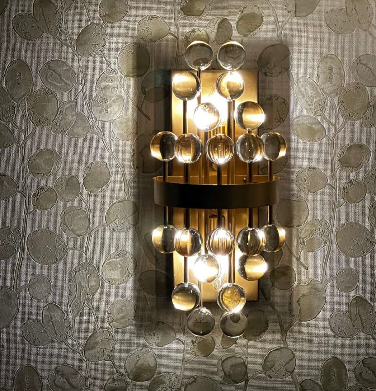 Kristal detaylı dekoratif duvar aydınlatması